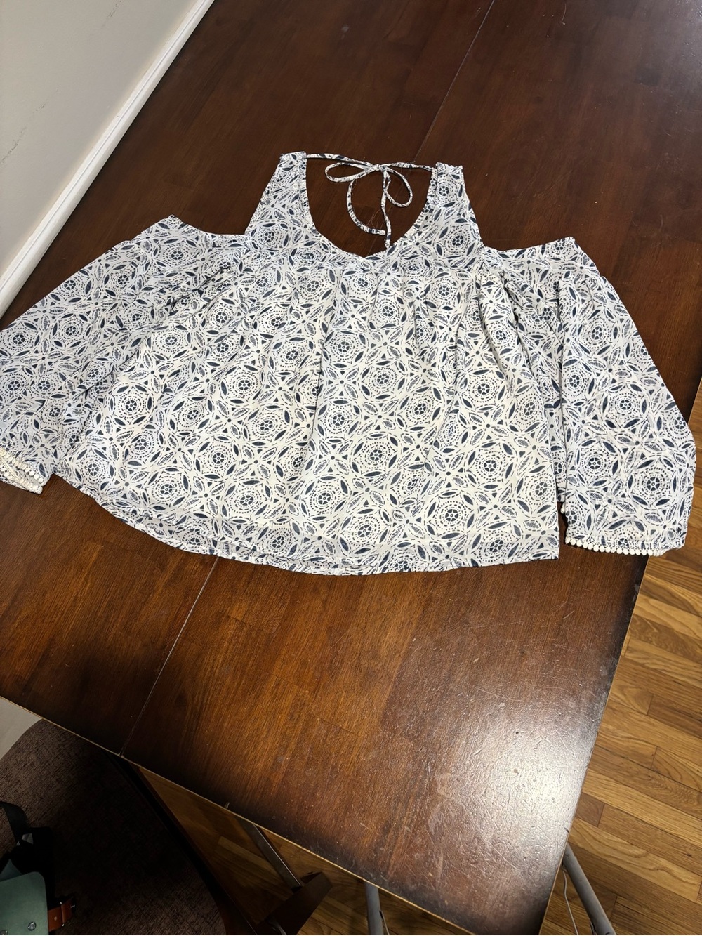 Abercrombie & Fitch White and Navy Cold-Shoulder Printed Blouse
